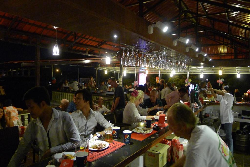 Sakal Guesthouse Restaurant & Bar Sihanoukville Esterno foto