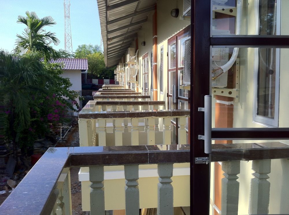 Sakal Guesthouse Restaurant & Bar Sihanoukville Esterno foto