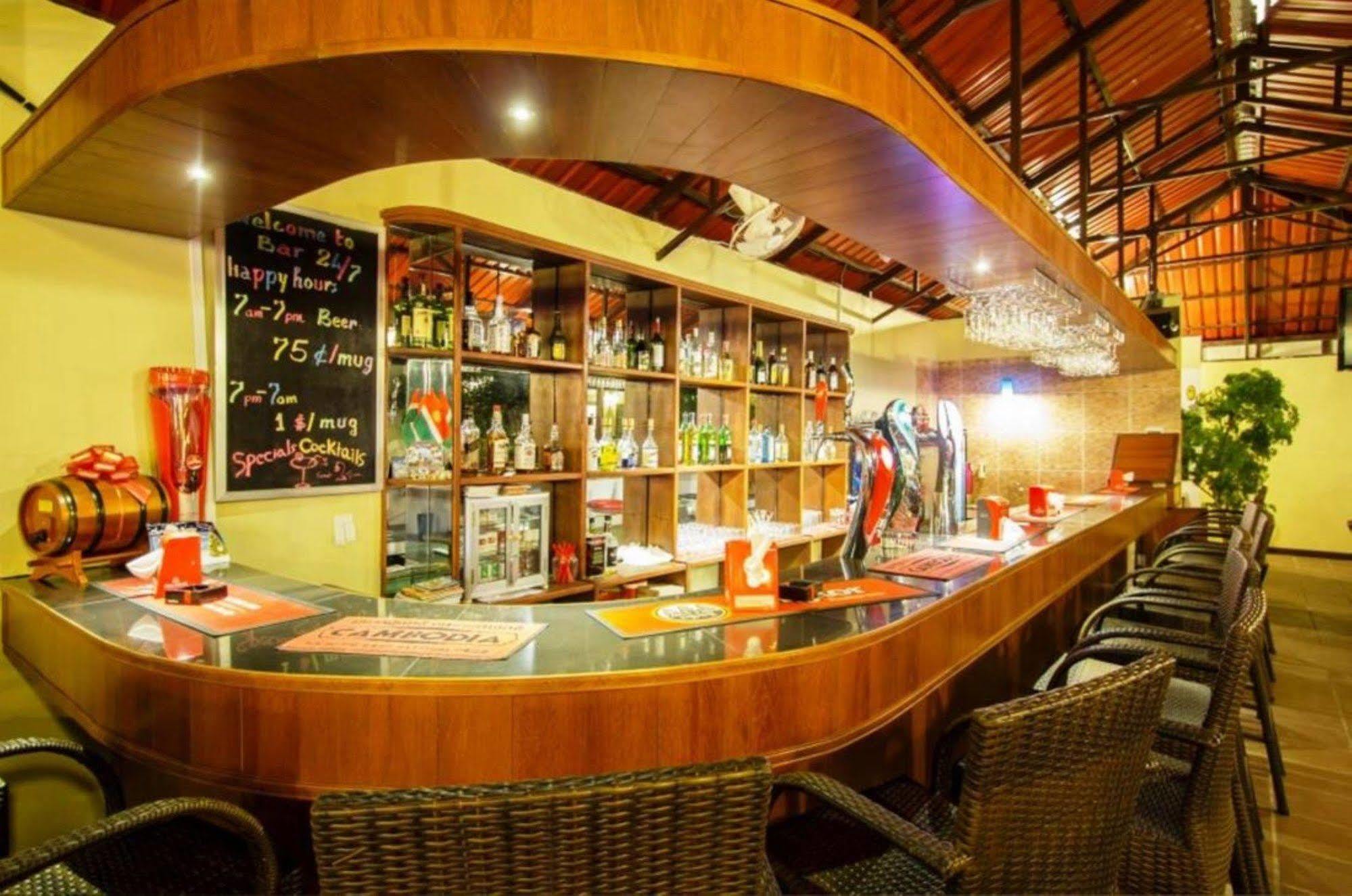 Sakal Guesthouse Restaurant & Bar Sihanoukville Esterno foto