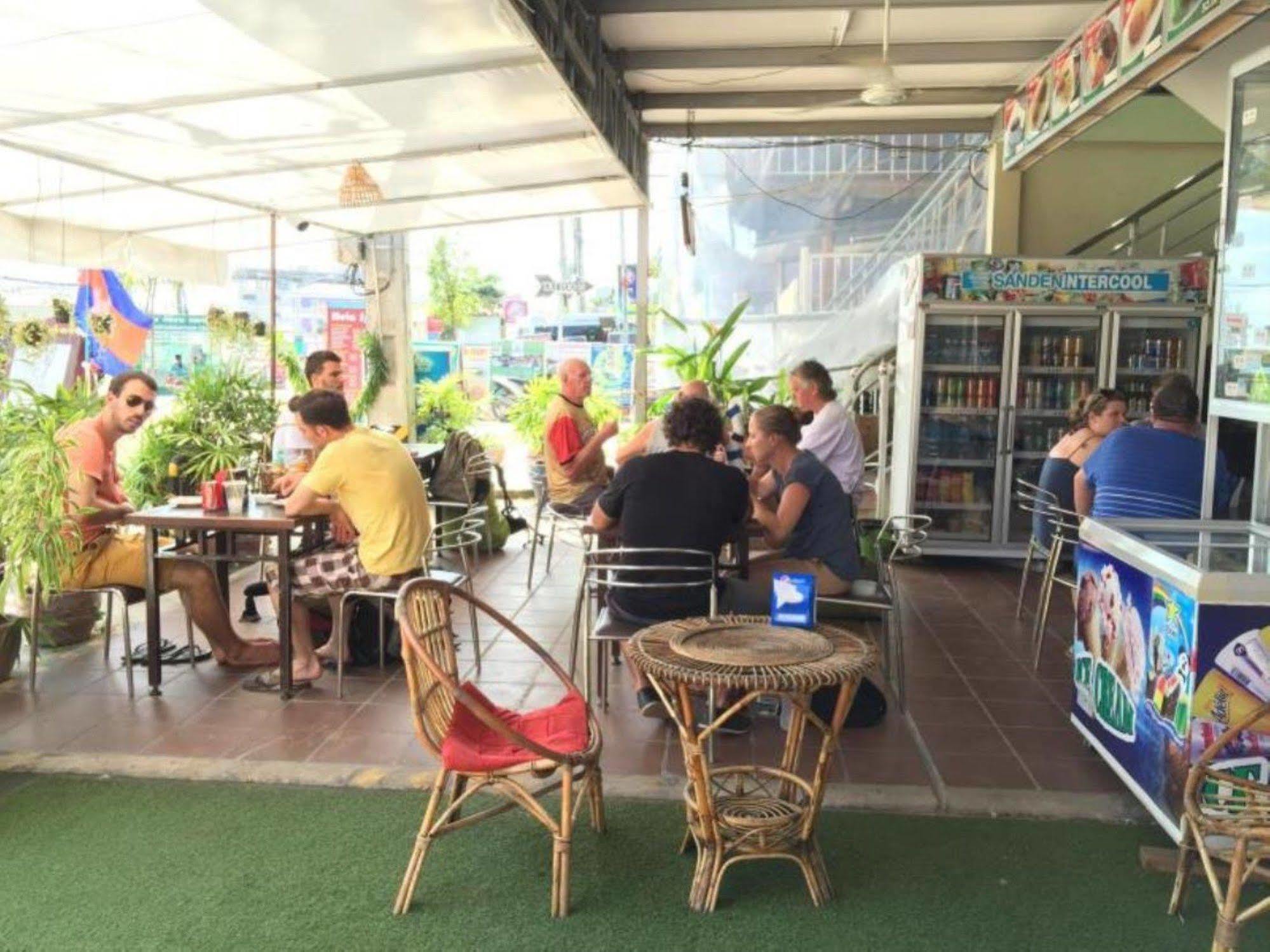 Sakal Guesthouse Restaurant & Bar Sihanoukville Esterno foto